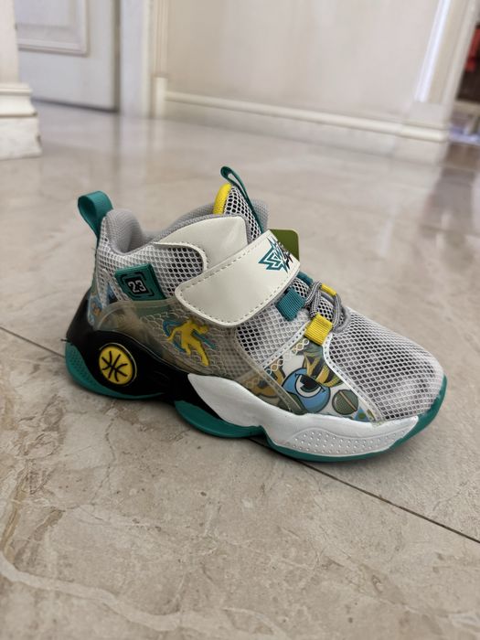 Кроссовки утепленные