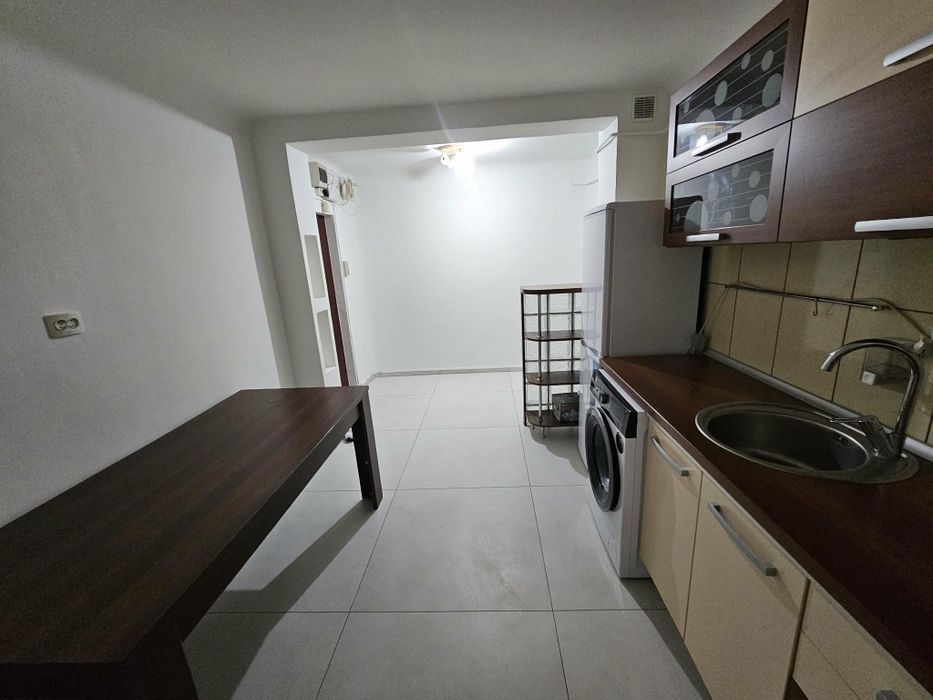 Închiriez apartament 2 camere decomandat