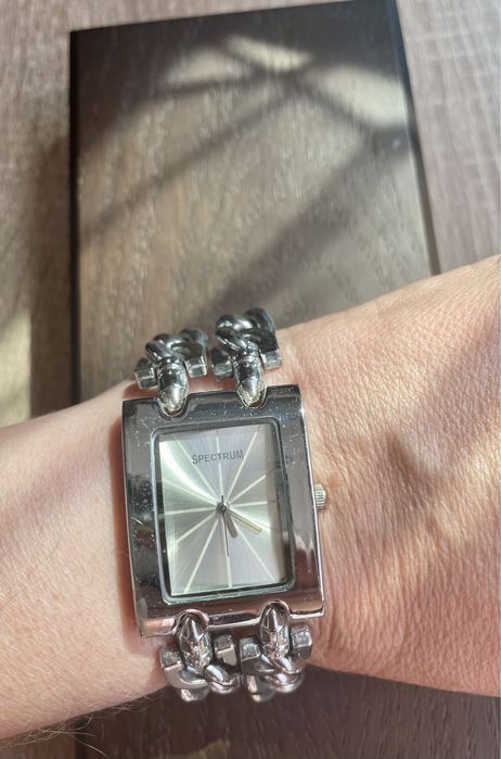 Дамски часовник