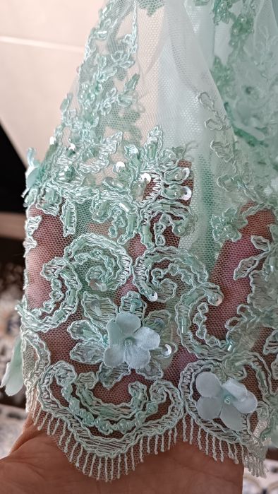 Платье с вышивкой на девочку