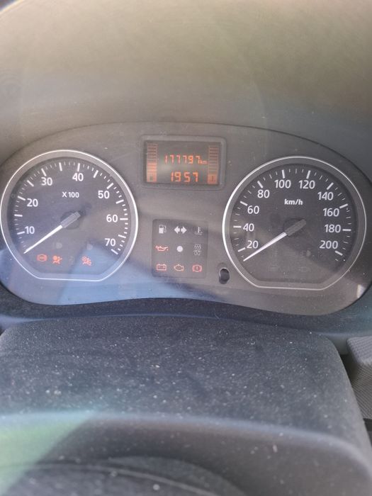 Vând Logan 1.4 benzina