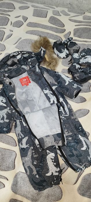 Продам зимний комбинезон детский