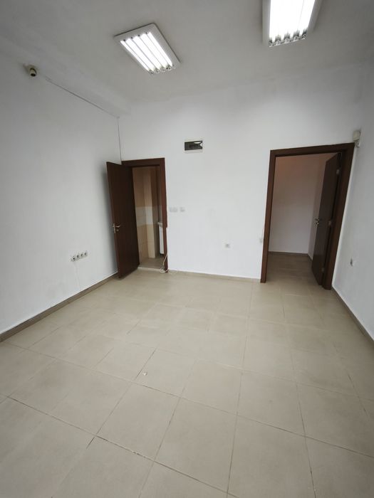 Давам под наем магазин 20квадрата със санитарен възел и склад 3кв.мен