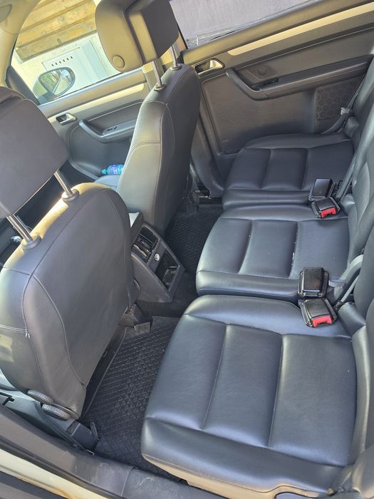 VOLKSWAGEN Touran 2014 — imagine 4