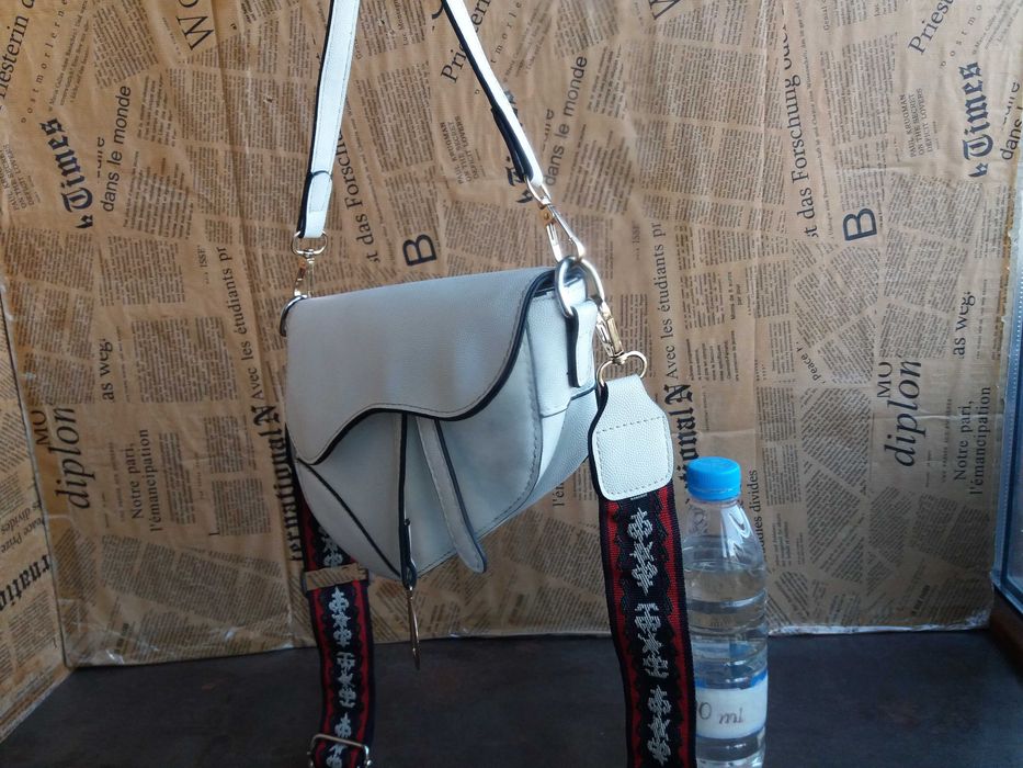 дамска чанта Christian D-малка бяла чанта