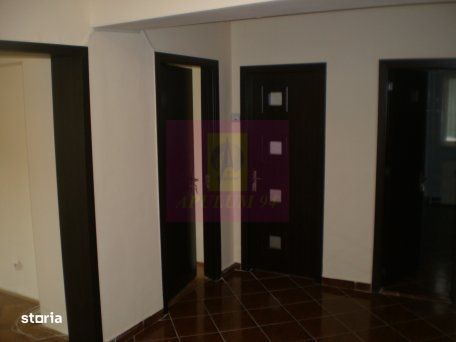 Apartament 3 camere pe bd Decebal stradal