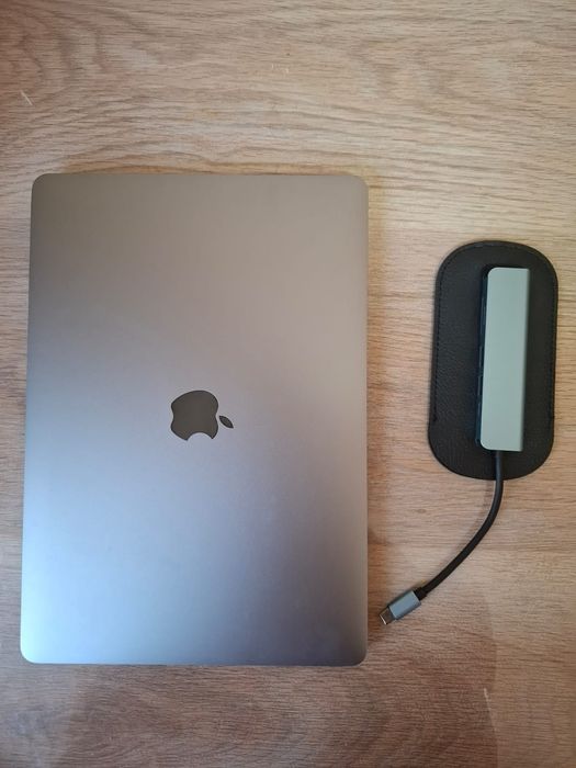 Macbook 13 Pro  m2 2022 года