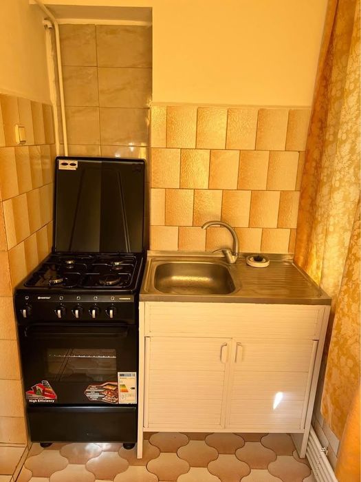 Inchiriez apartament 2 Camere Etaj 1, Micro 17 Galati