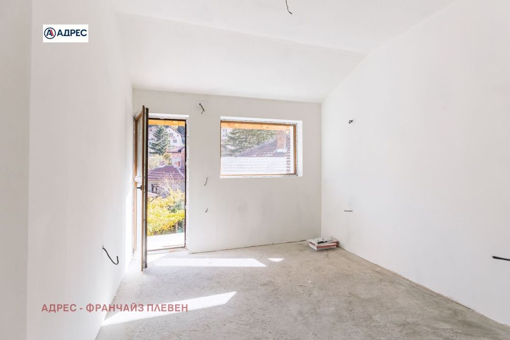 Продава се Тристаен апартамент в Враца, Център - 100 кв.м за 1450 €/кв.м - Снимка #2