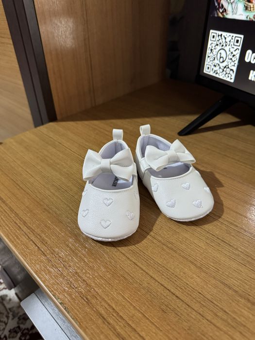 Продам комлект платье и туфли(пенетки)