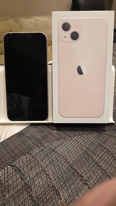 IPhon 13 розов цвят