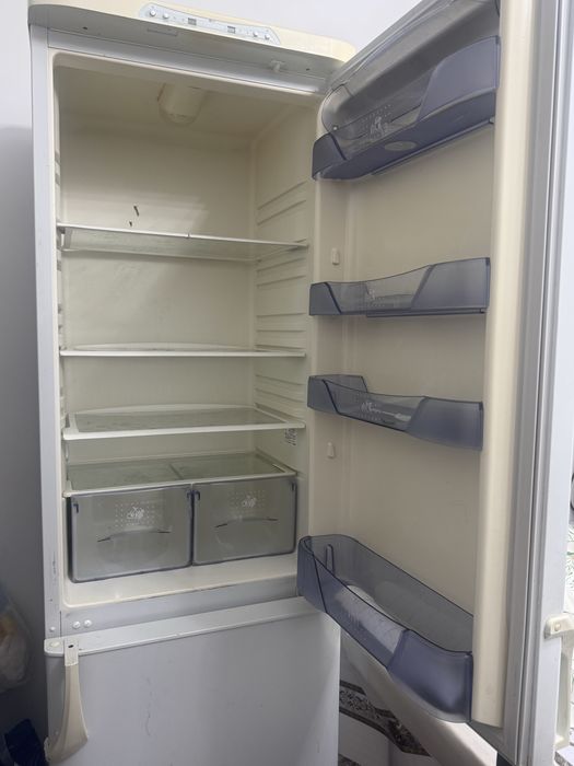 Холодильник Бирюса