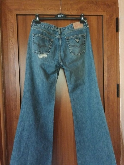 Дамски дънки на GUESS