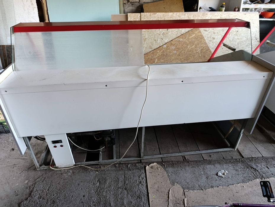 Продам холодильные ветрины 2 штуки