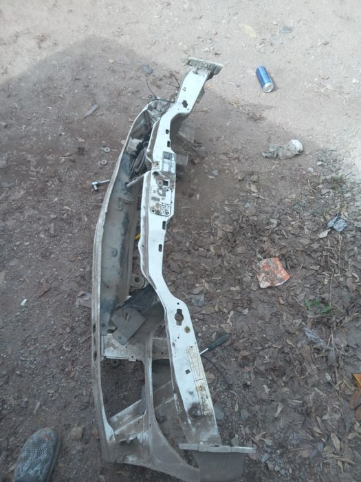 Продам капот дорест   телевизор  ноускат 124 мерс