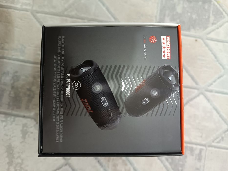 Продам колонку JBL charge5
