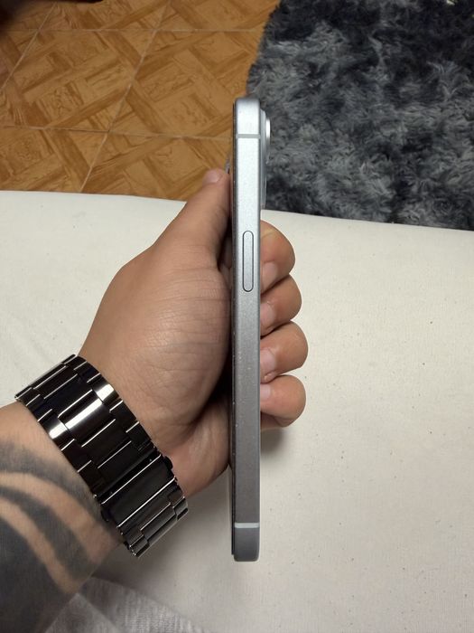 Продавам iPhone 15 blue 128gb