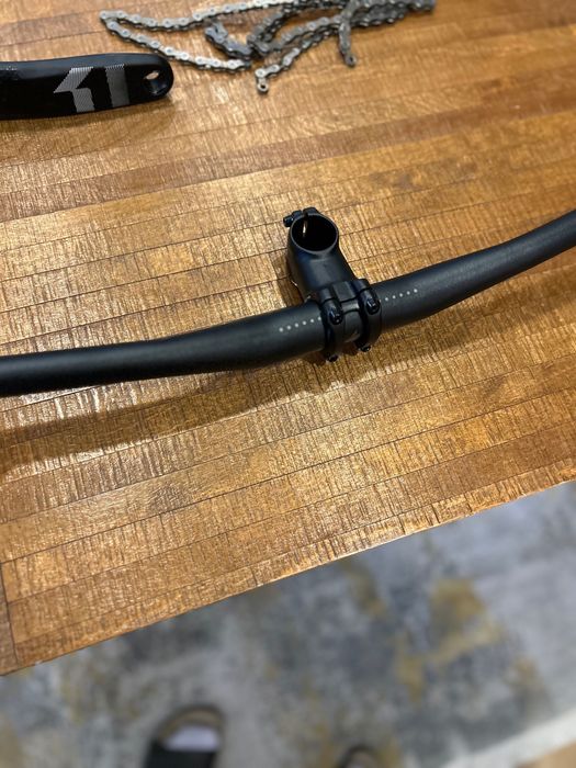 Angrenaj SRAM GX Eagle nou si ghidon Specialized cu pipa