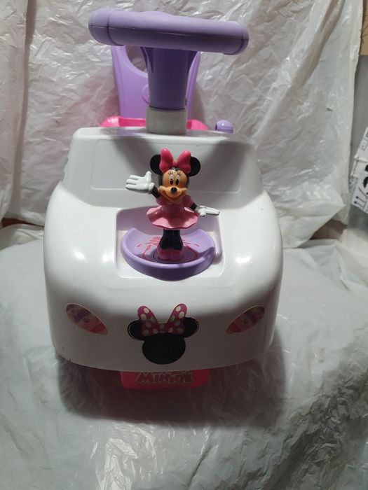 Vînd masinuta minnie pentru copii