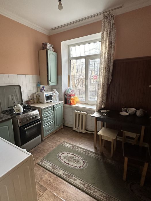 Подселениеге 1 кыз срочно!