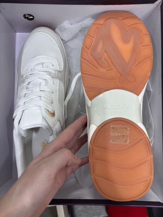 Продам кроссовки