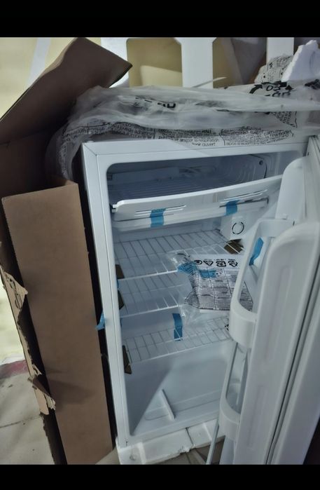 Холодильник офисный, (мини Холодильник)