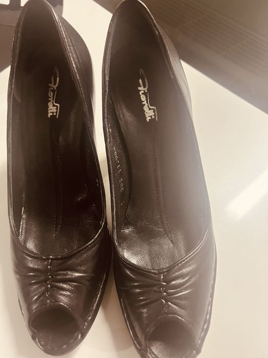 Елегантни обувки и сандали