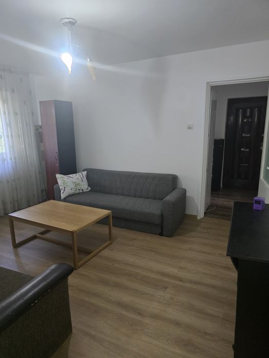 Închiriez apartament 3 camere cartier rovine