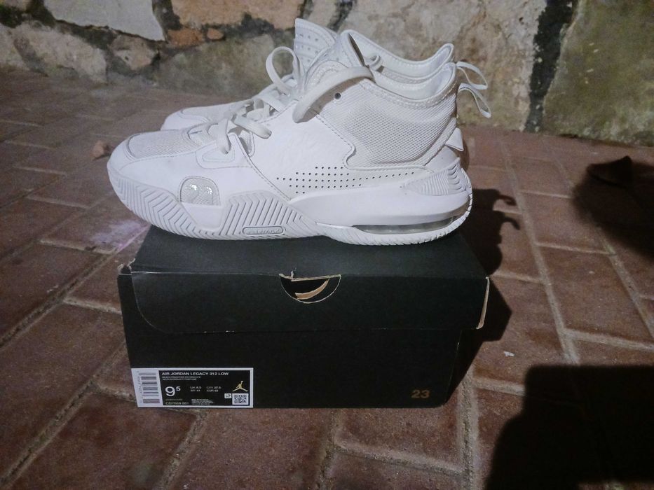 Vand incaltaminte Jordan marime 41