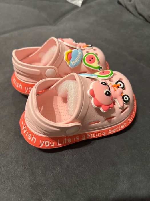 Продам новые детские кроксы.