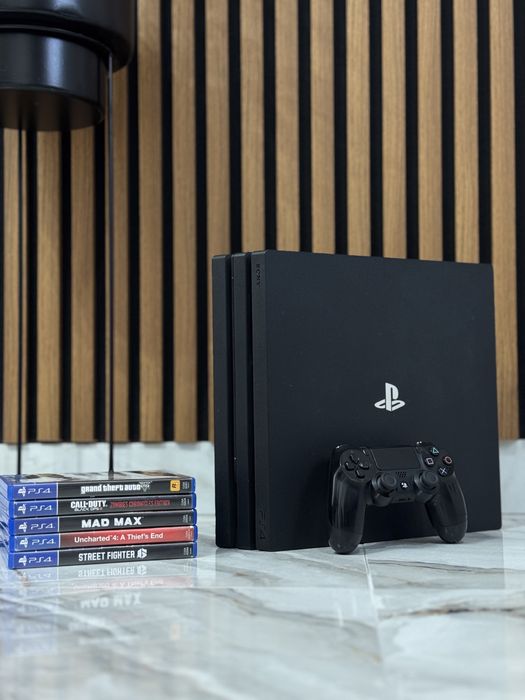 PlayStation 4 Pro (PS4 Pro) 1Tb + joystick + 5 jocuri.