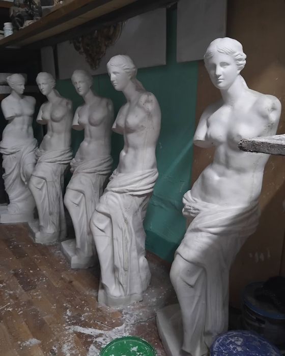 Скульптуры, Статуи.