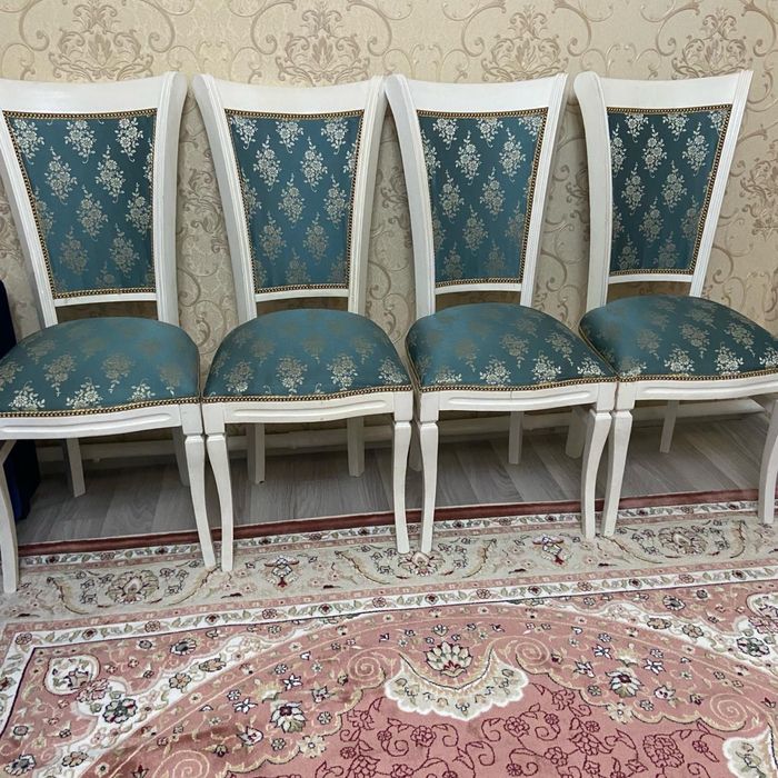 Стол с 6 стульями