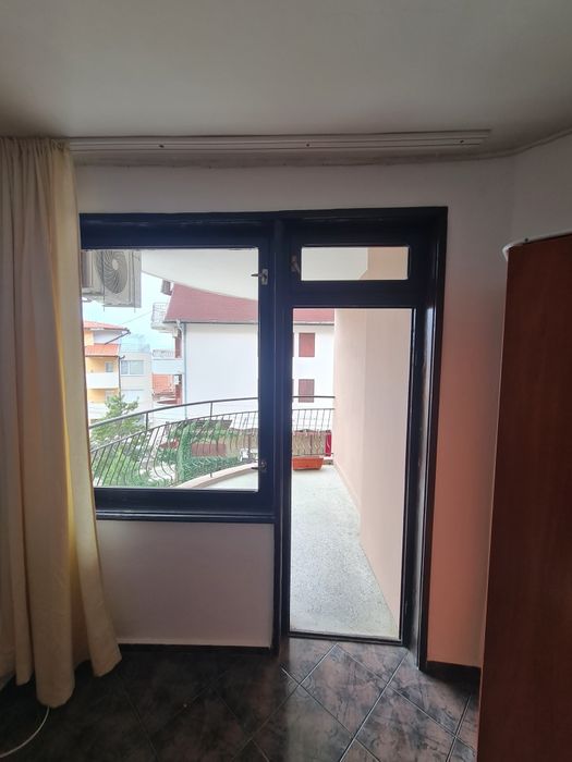 Дървена дограма - врато прозорец.