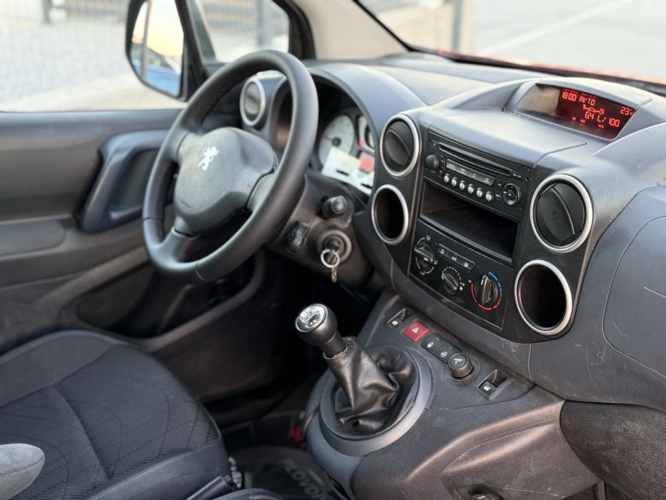 Peugeot Partner 1.6HDI* 2011г* 109к.с* Пътническо*