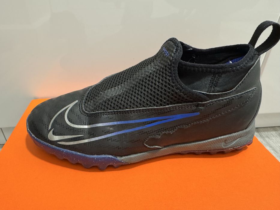 Детски футболни бутонки и стоножки Nike и Mizuno