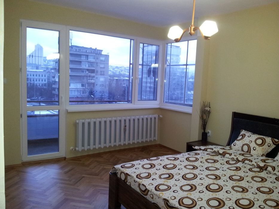 Апартамент център 104кв + таванска стая + маза + гараж