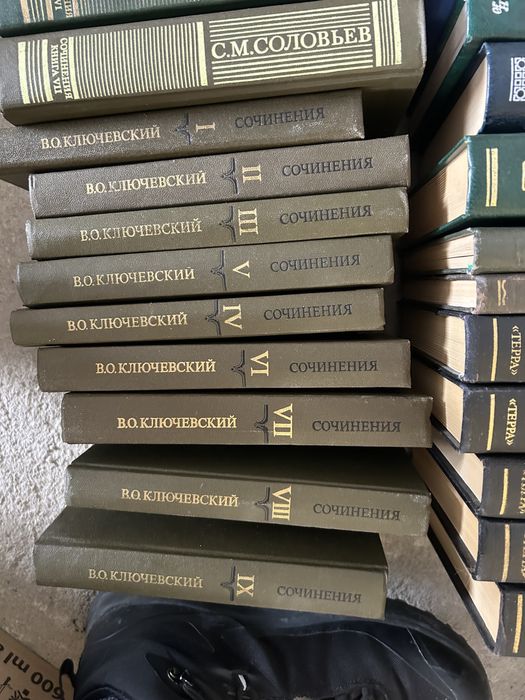 Продам книги разные много