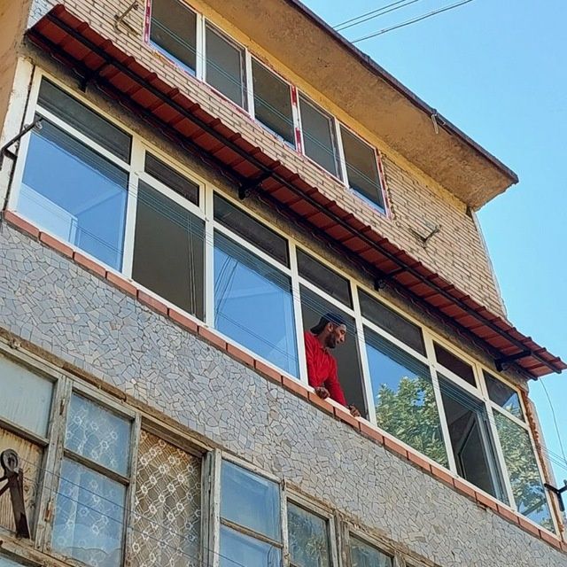 Козырьки над окнами