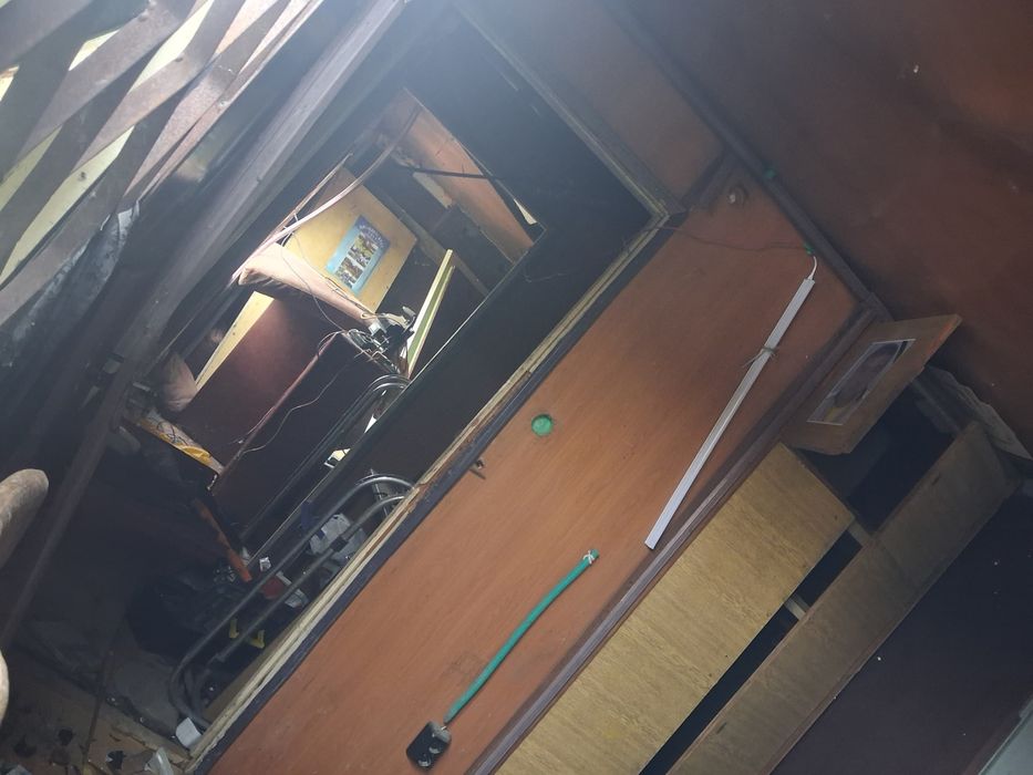 Продавам форгон с две стай