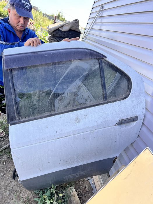 Двери на авто Nissan R’nessa