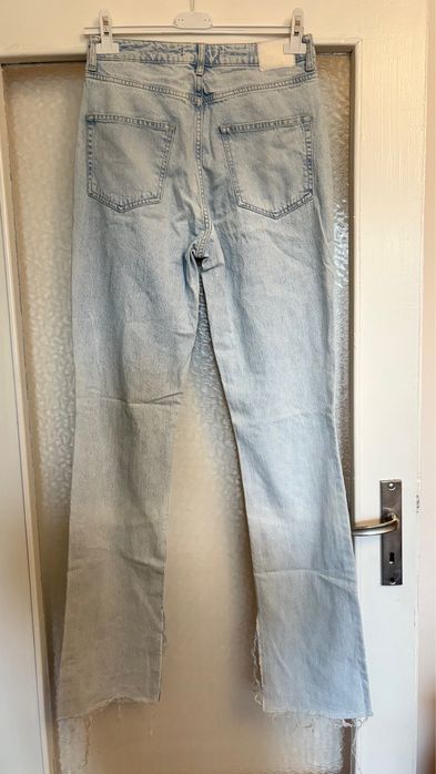 Дънки Zara светло синьо с цепки р-р 38
