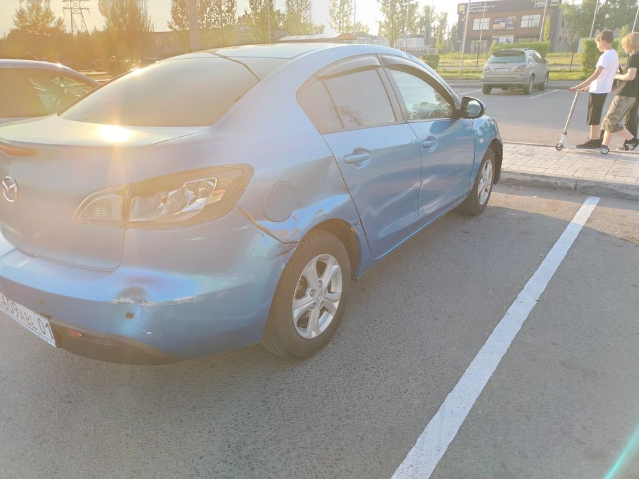 Мазда 3 2011 года