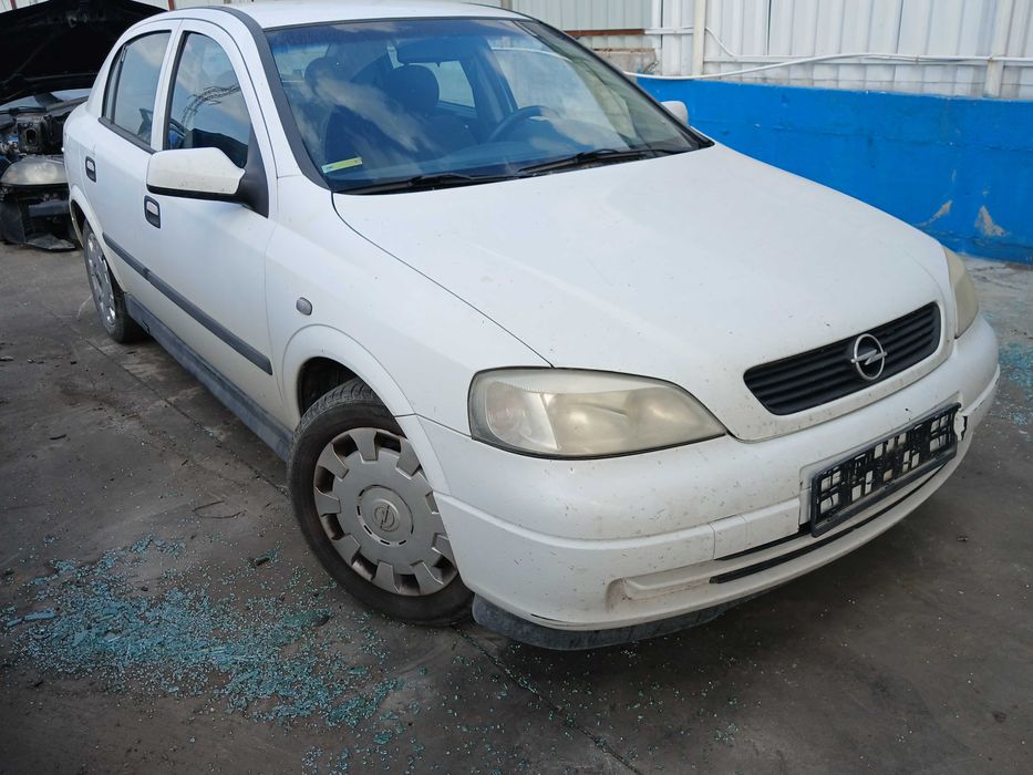 dezmembrez opel astra g