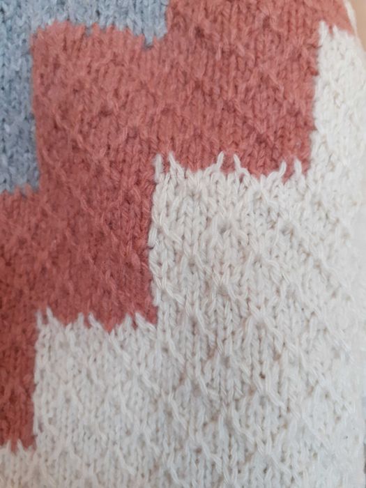 Дамски зимни пуловери