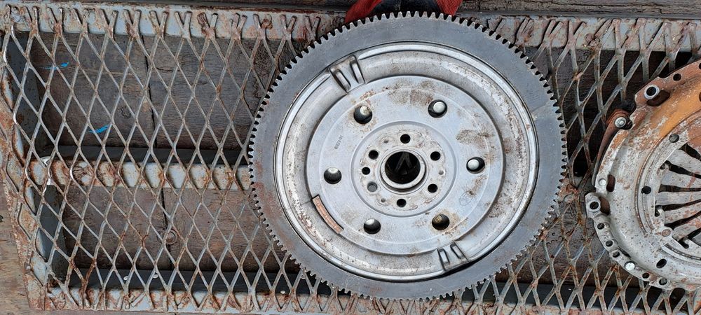 Демпферен маховик със съединител за Пежо Ситроен 1.6хди 110кс