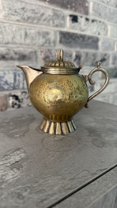 Ceainic suflat cu argint