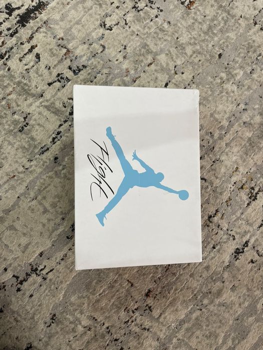 Jordan 4 university blue