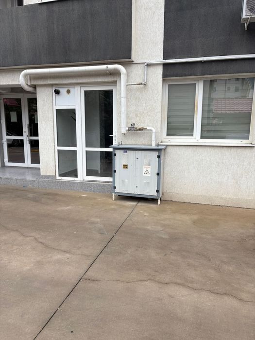 Inchiriez spatiu destinat saloanelor birourilor