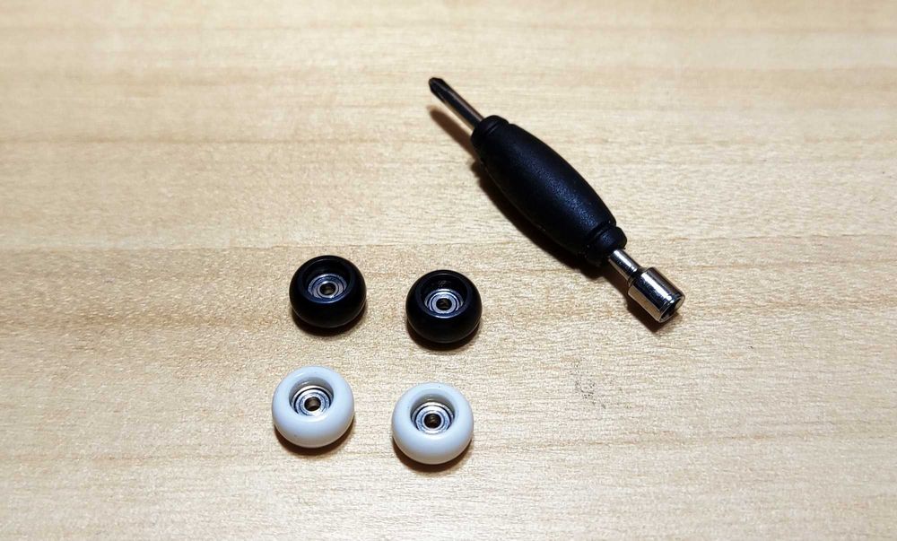 ProDeck fingerskate fingerboard - Deck lemn + rulmenti (tip Tech Deck)